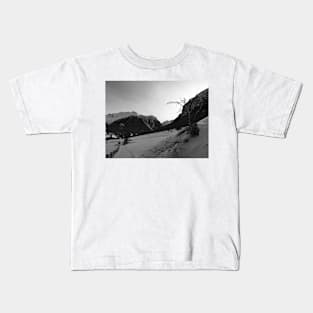 Sun behind the mountains Kids T-Shirt